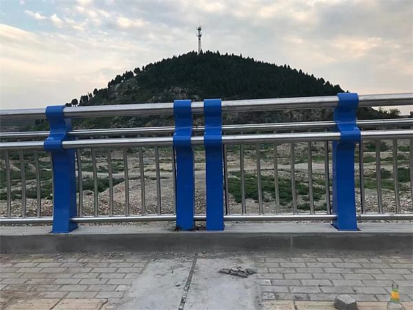 桥梁护栏